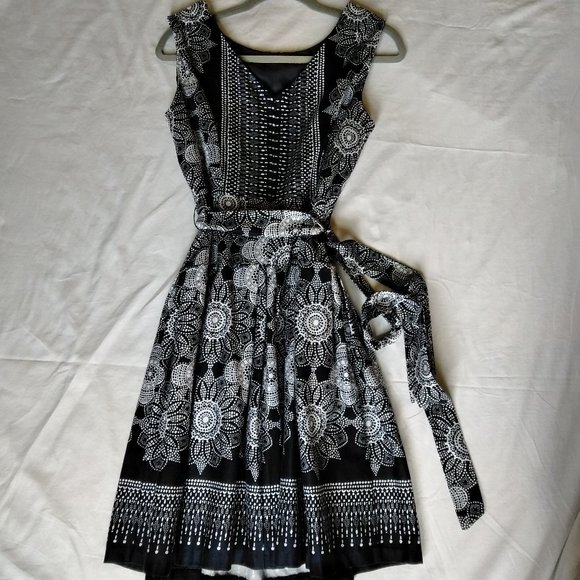 NWOT SIGNATURE  BY ROBBIE BEE DRESS SZ 6 - Picture 2 of 6